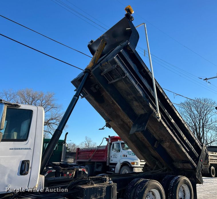 image for item NJ9737 2004 International 7400 dump truck