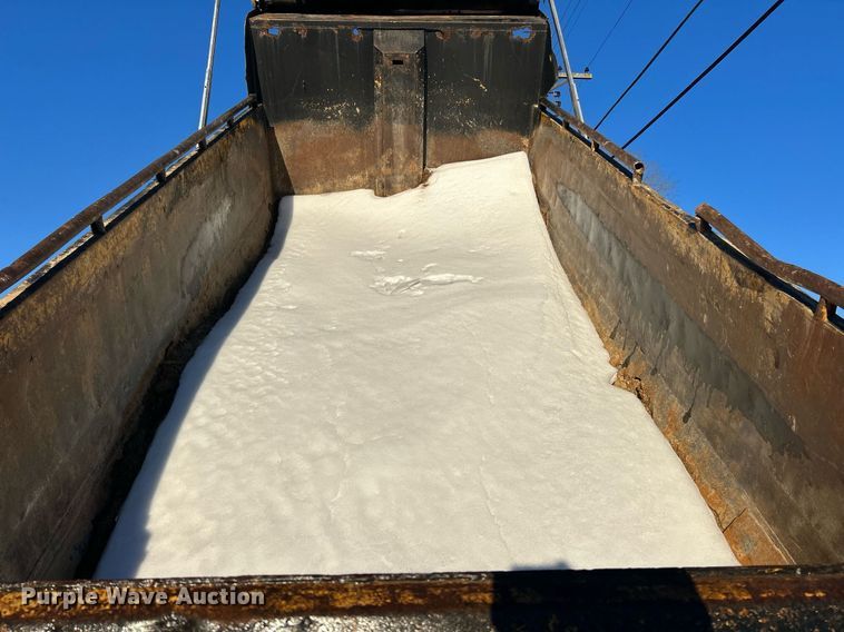 image for item NJ9737 2004 International 7400 dump truck