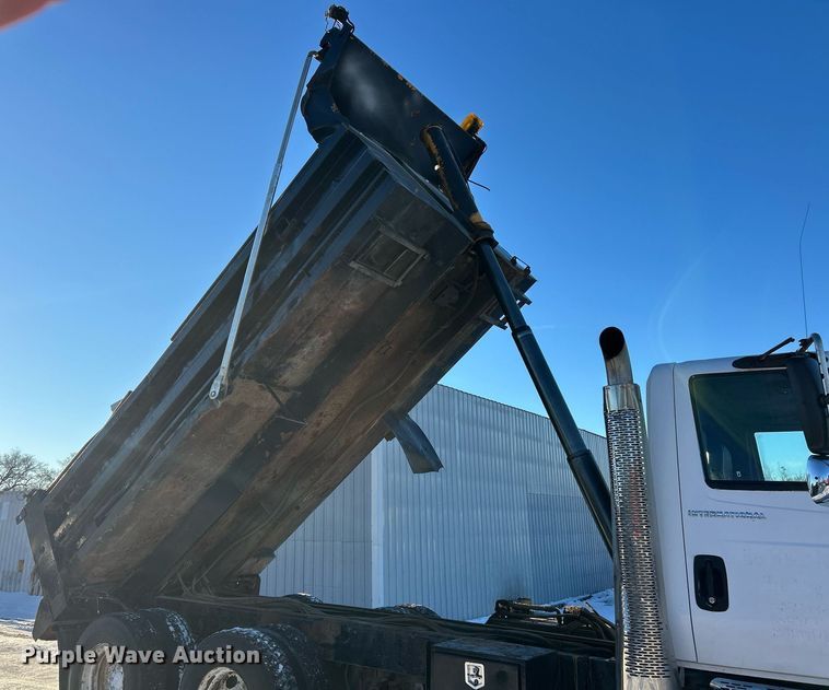 image for item NJ9737 2004 International 7400 dump truck