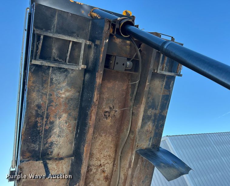 image for item NJ9737 2004 International 7400 dump truck