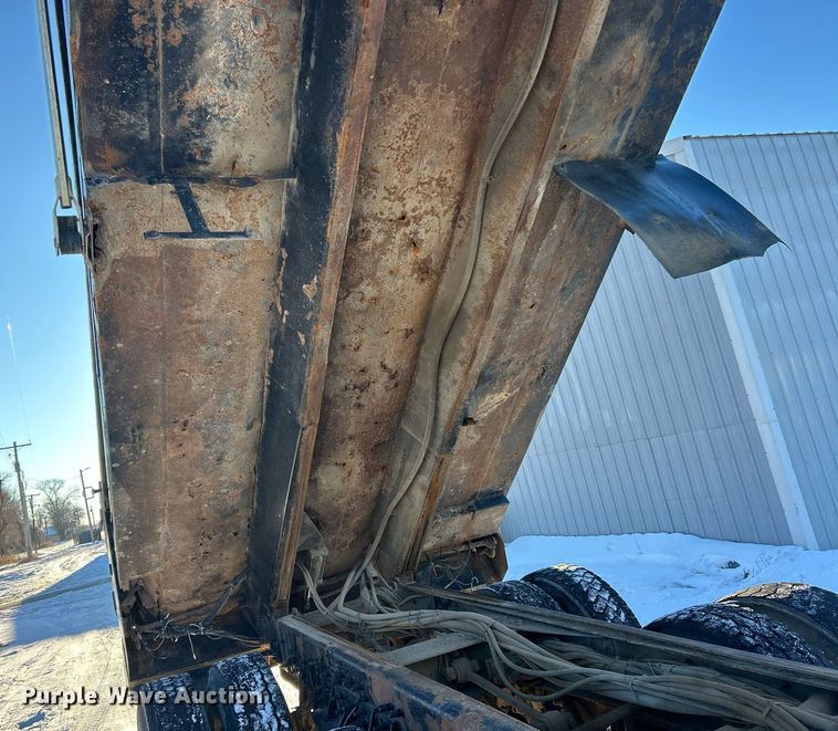 image for item NJ9737 2004 International 7400 dump truck