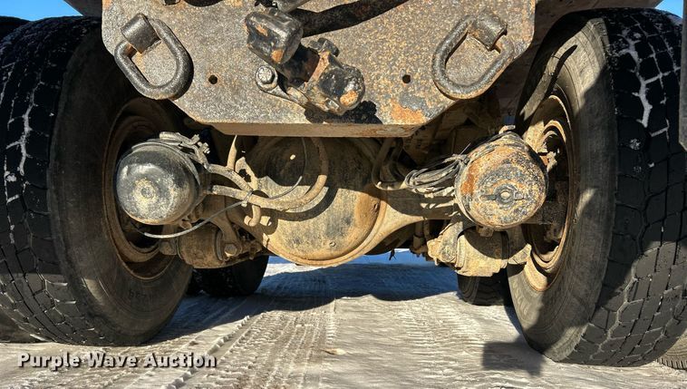 image for item NJ9737 2004 International 7400 dump truck