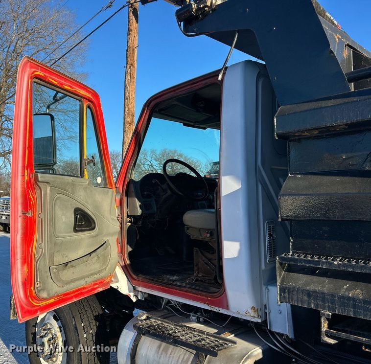 image for item NJ9737 2004 International 7400 dump truck