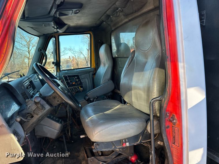 image for item NJ9737 2004 International 7400 dump truck