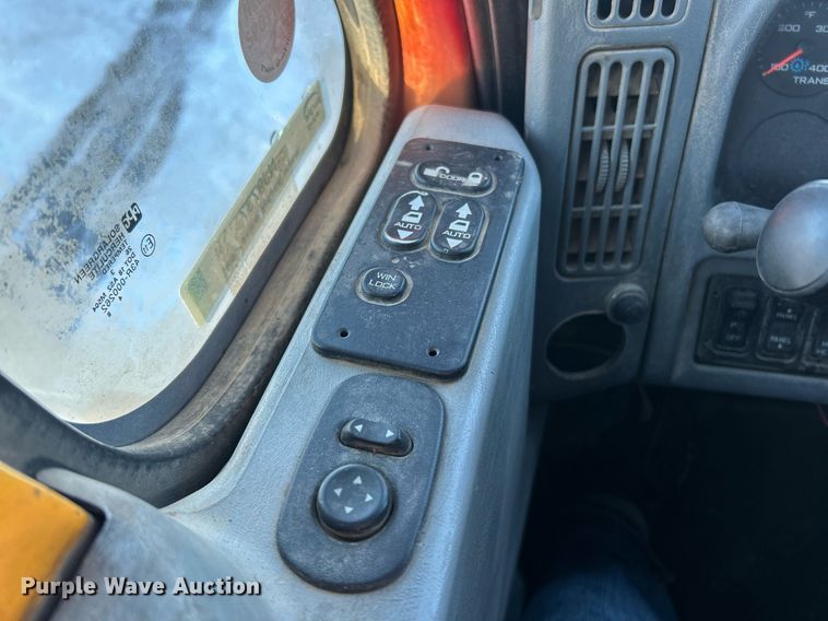 image for item NJ9737 2004 International 7400 dump truck