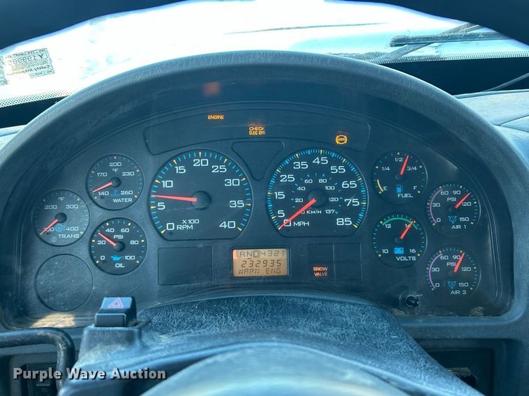 image for item NJ9737 2004 International 7400 dump truck