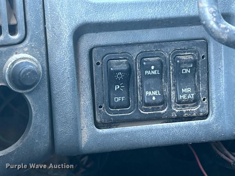 image for item NJ9737 2004 International 7400 dump truck