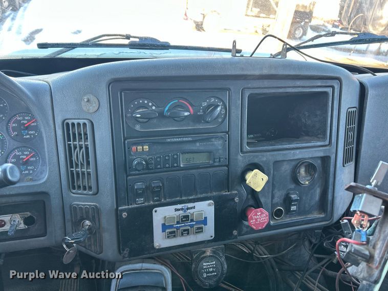 image for item NJ9737 2004 International 7400 dump truck