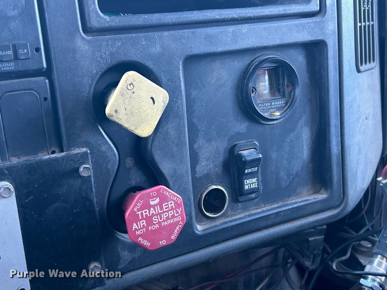 image for item NJ9737 2004 International 7400 dump truck