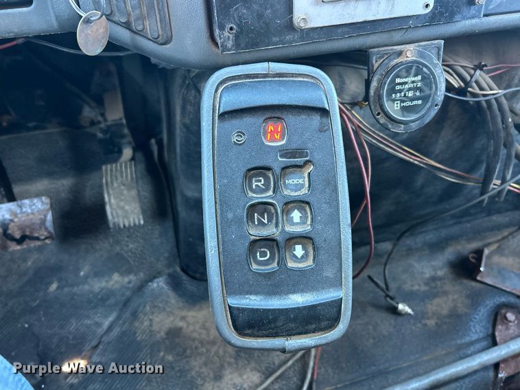 image for item NJ9737 2004 International 7400 dump truck