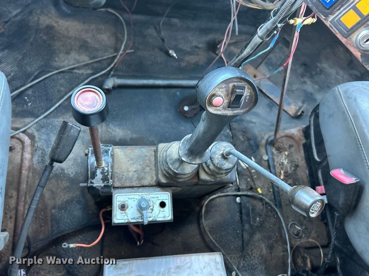 image for item NJ9737 2004 International 7400 dump truck