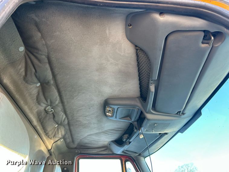 image for item NJ9737 2004 International 7400 dump truck