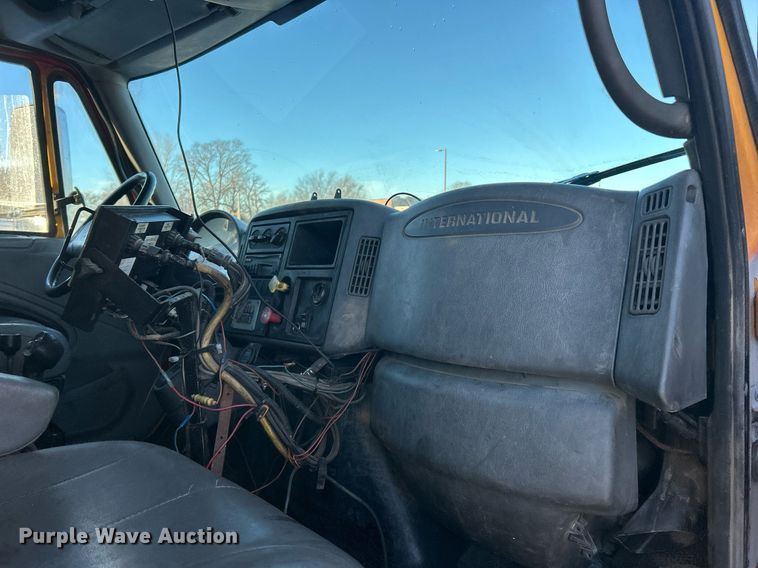 image for item NJ9737 2004 International 7400 dump truck