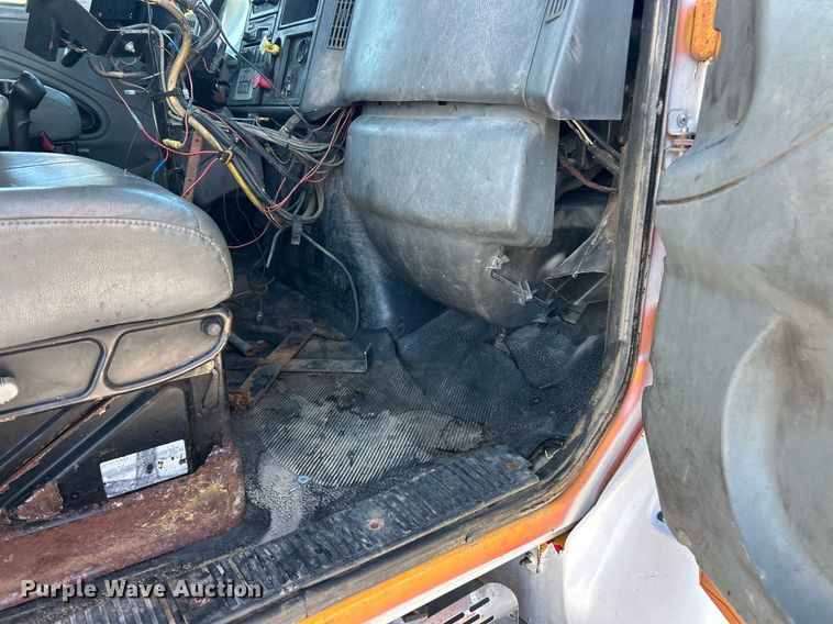 image for item NJ9737 2004 International 7400 dump truck