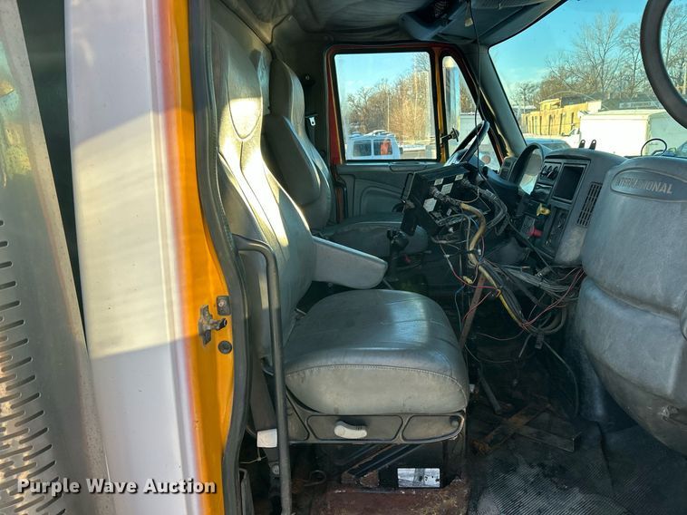 image for item NJ9737 2004 International 7400 dump truck