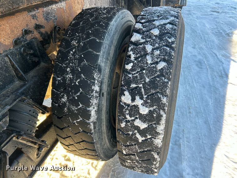 image for item NJ9737 2004 International 7400 dump truck