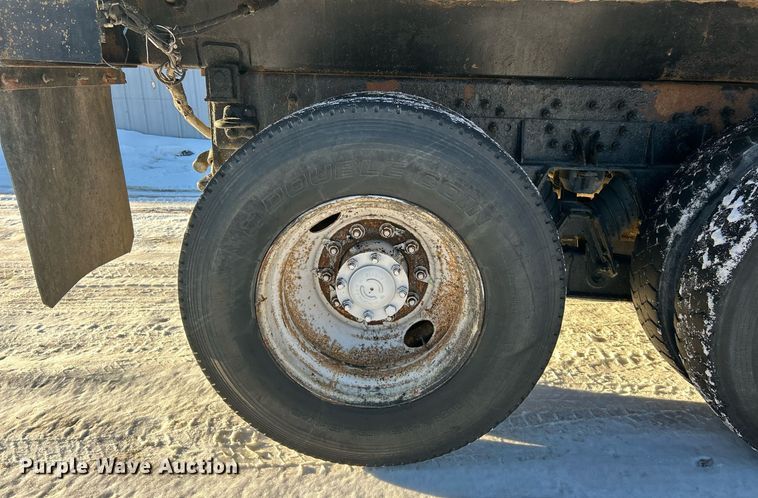 image for item NJ9737 2004 International 7400 dump truck