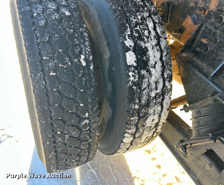 image for item NJ9737 2004 International 7400 dump truck