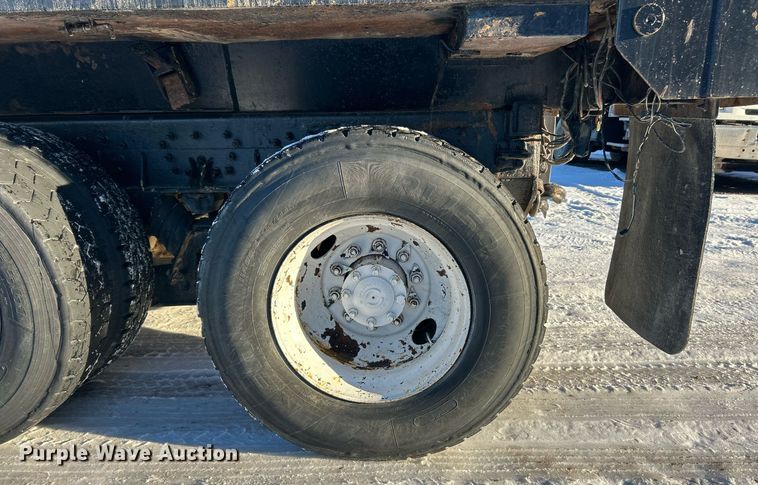 image for item NJ9737 2004 International 7400 dump truck