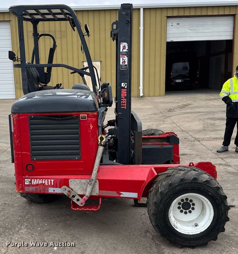 image for item NN9565 2006 Moffett M55 forklift