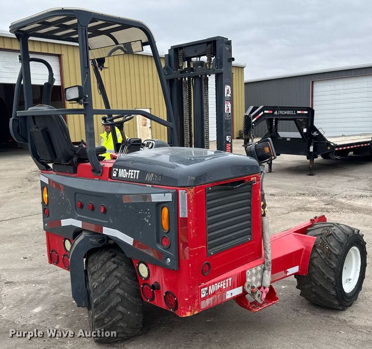 image for item NN9565 2006 Moffett M55 forklift