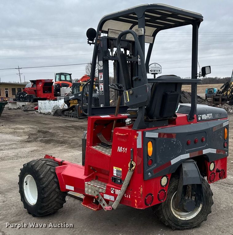 image for item NN9565 2006 Moffett M55 forklift