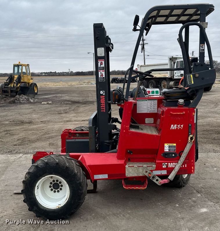 image for item NN9565 2006 Moffett M55 forklift