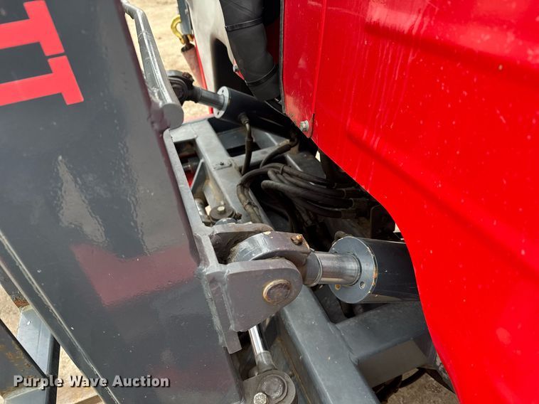 image for item NN9565 2006 Moffett M55 forklift