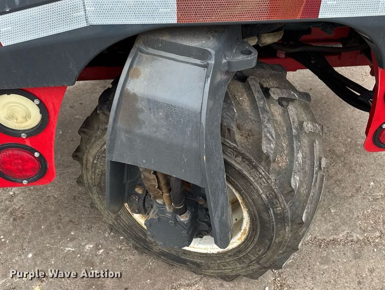 image for item NN9565 2006 Moffett M55 forklift