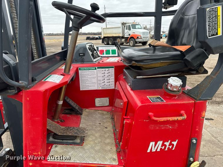 image for item NN9565 2006 Moffett M55 forklift