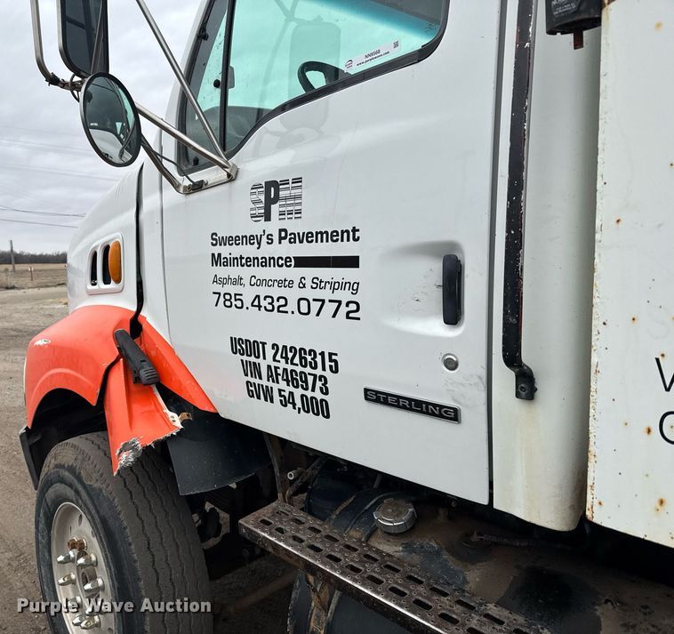 image for item NN9568 2000 Sterling A/AT9500 dump truck