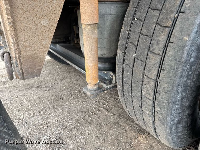 image for item NN9568 2000 Sterling A/AT9500 dump truck