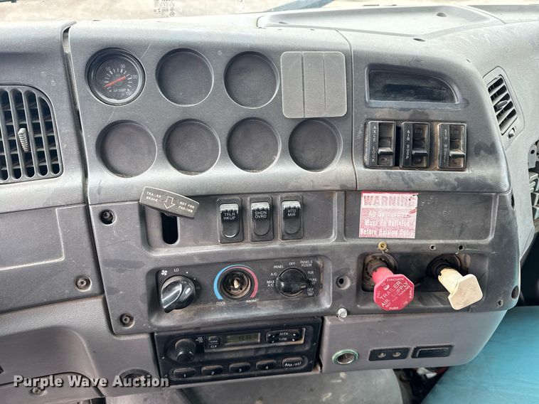 image for item NN9568 2000 Sterling A/AT9500 dump truck