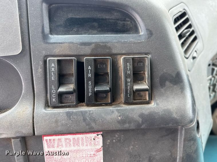 image for item NN9568 2000 Sterling A/AT9500 dump truck