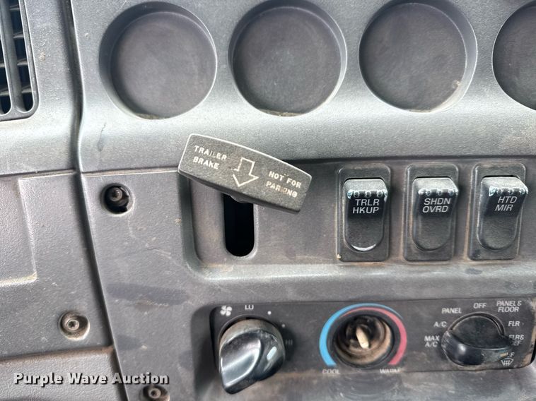 image for item NN9568 2000 Sterling A/AT9500 dump truck