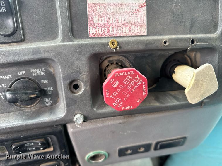 image for item NN9568 2000 Sterling A/AT9500 dump truck