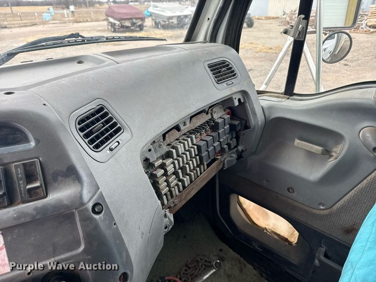 image for item NN9568 2000 Sterling A/AT9500 dump truck