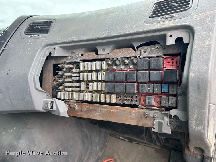 image for item NN9568 2000 Sterling A/AT9500 dump truck