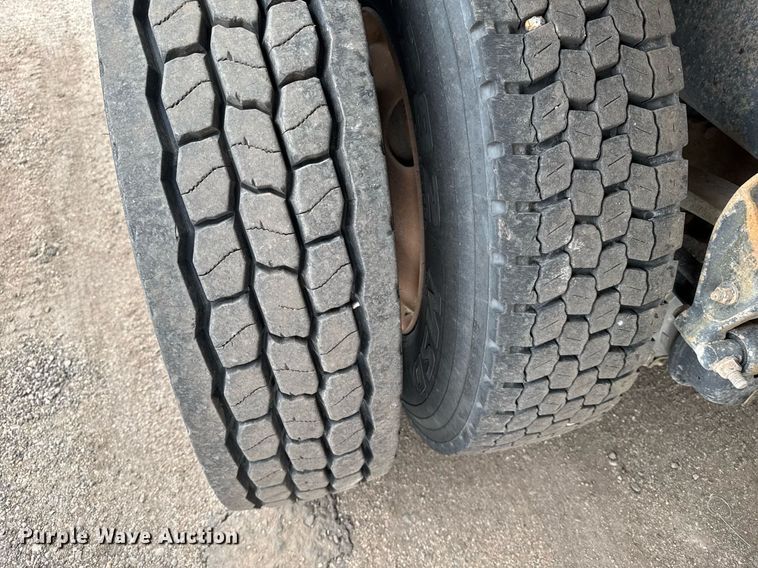 image for item NN9568 2000 Sterling A/AT9500 dump truck