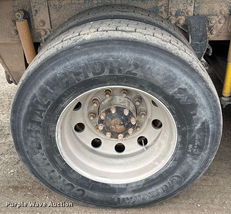 image for item NN9568 2000 Sterling A/AT9500 dump truck