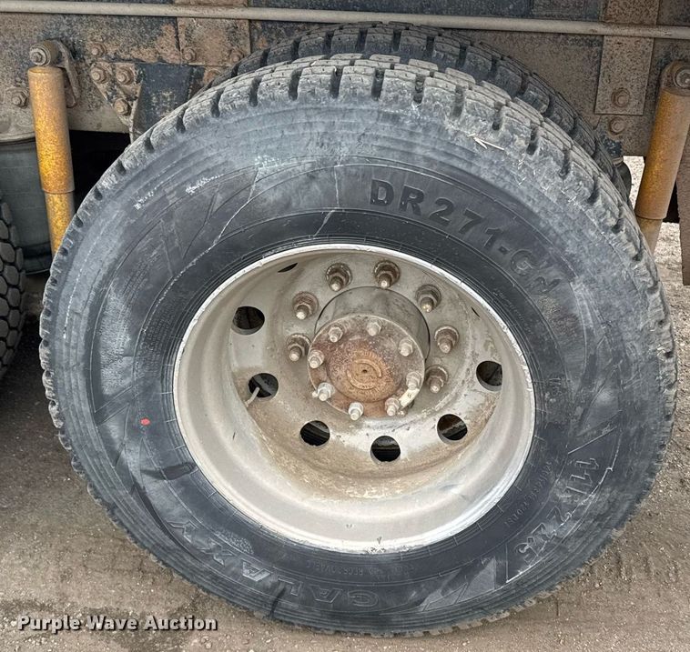 image for item NN9568 2000 Sterling A/AT9500 dump truck