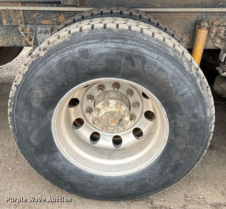 image for item NN9568 2000 Sterling A/AT9500 dump truck