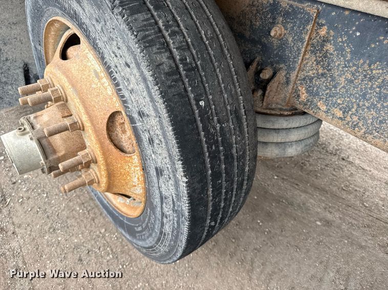 image for item NN9568 2000 Sterling A/AT9500 dump truck