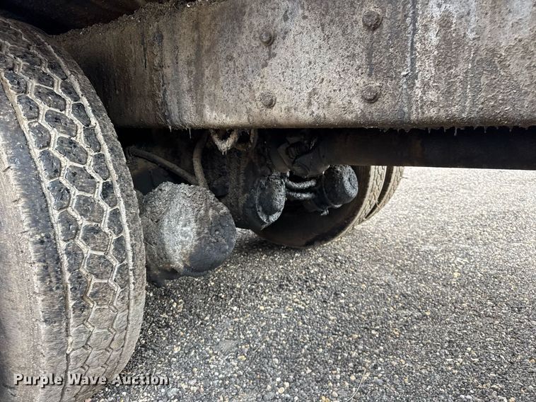 image for item OG9862 2004 International  7500 oil distributor truck