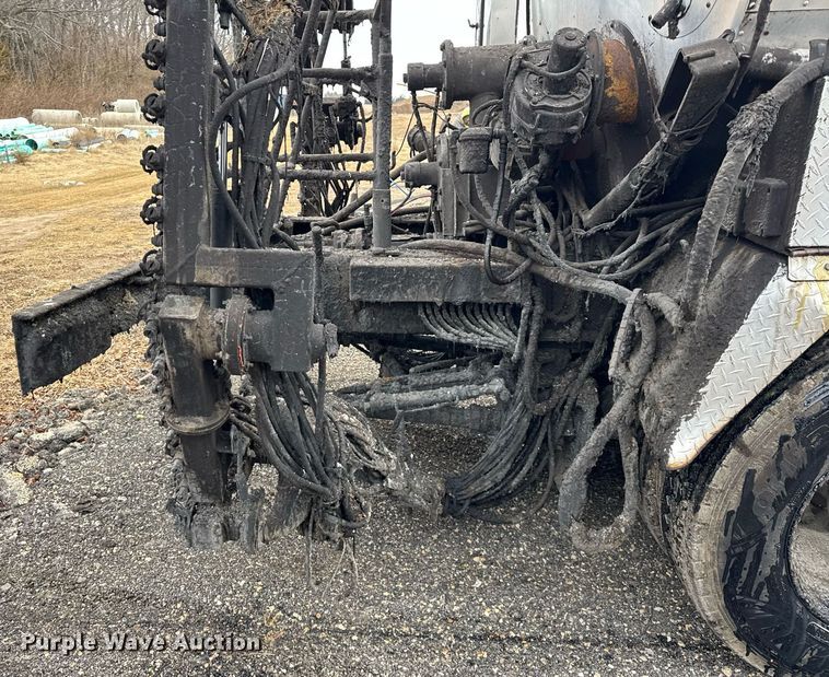 image for item OG9862 2004 International  7500 oil distributor truck