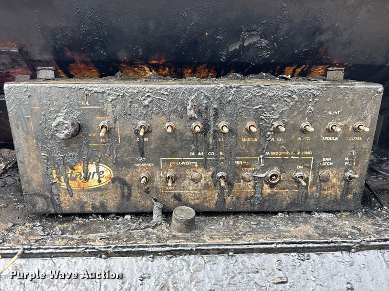 image for item OG9862 2004 International  7500 oil distributor truck