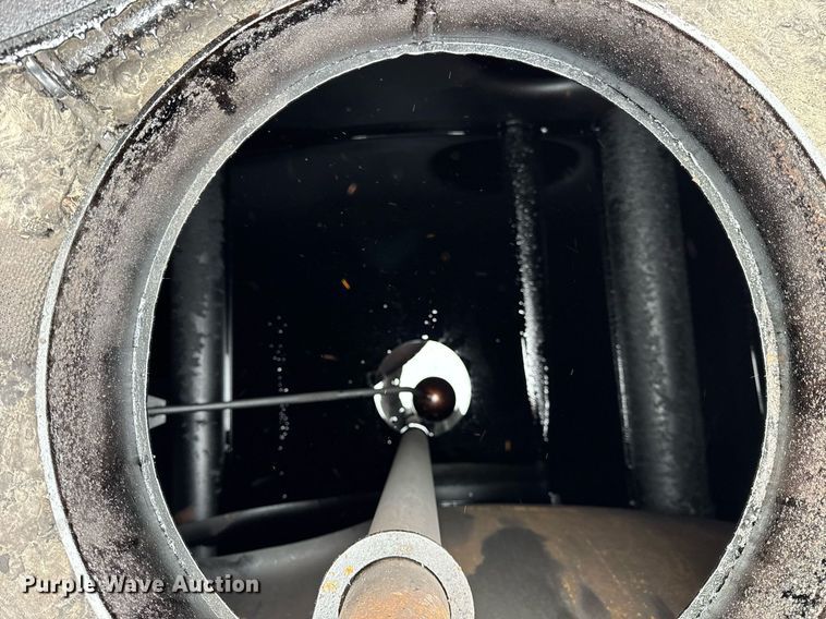 image for item OG9862 2004 International  7500 oil distributor truck