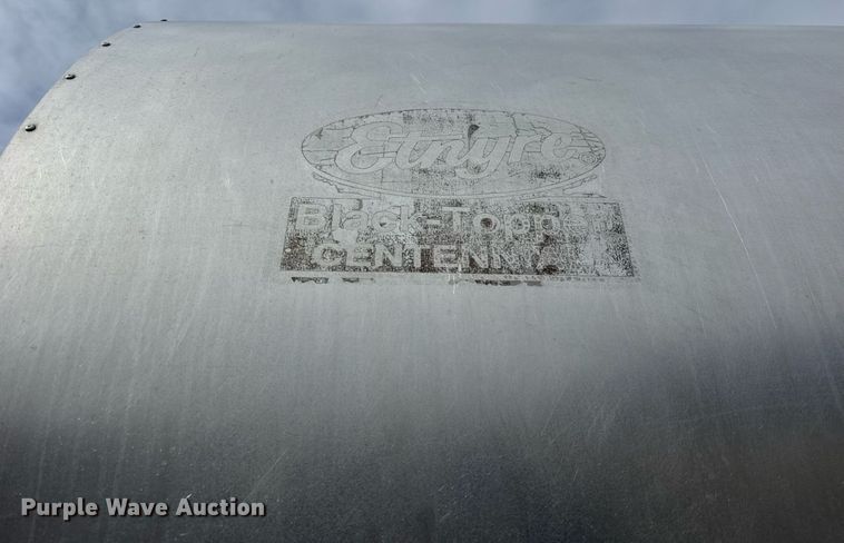 image for item OG9862 2004 International  7500 oil distributor truck