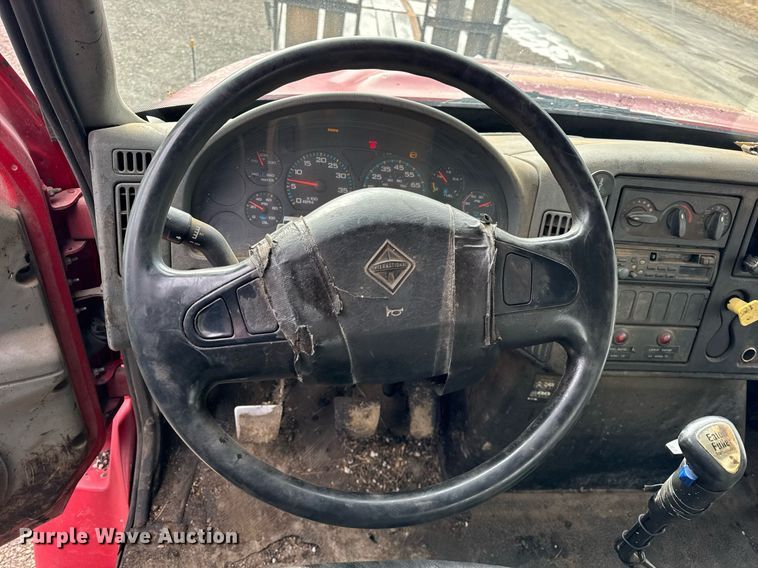 image for item OG9862 2004 International  7500 oil distributor truck