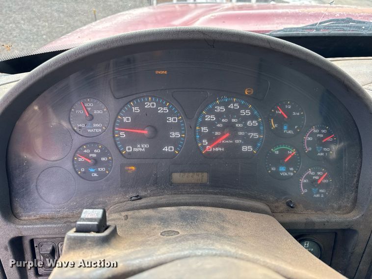 image for item OG9862 2004 International  7500 oil distributor truck